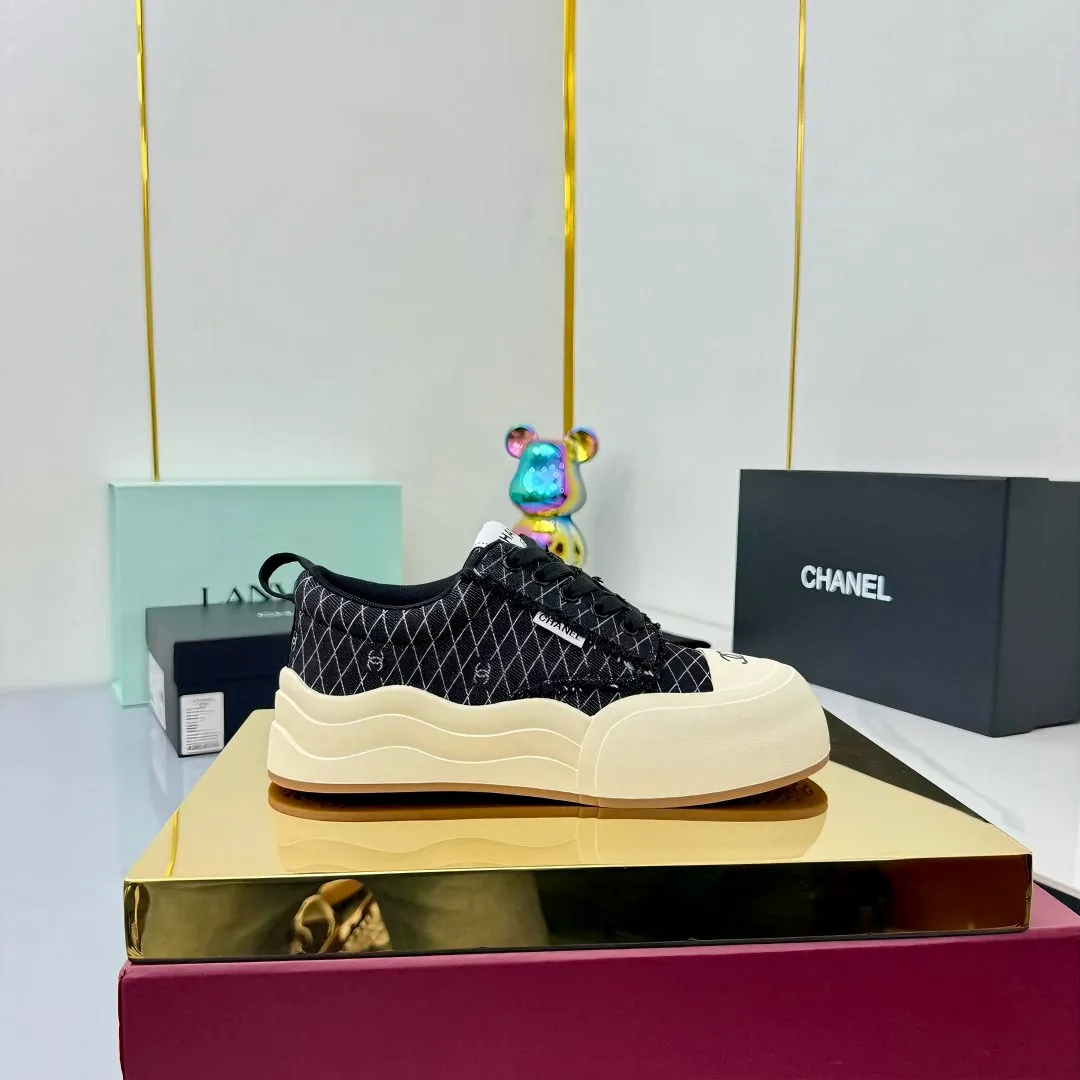 👟👟Ex-factory price 600👟👟 Chanel bread shoes ~ original calfskin panda shoes Chanel 25C latest hot style panda black and white sports shoes casual sneakers Xiaoxiang hot item classic black and white panda color coco girls must pay Fabric: original custom mixed sheepskin lining: original imported breathable mesh lining outsole: Original molded rubber + TPU combination Size: Women's 35-41 Buy now👉